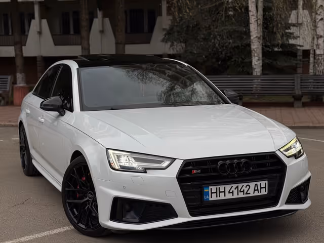 Audi S4 - фото 1