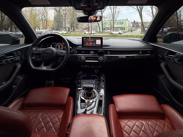 Audi S4 - фото 2