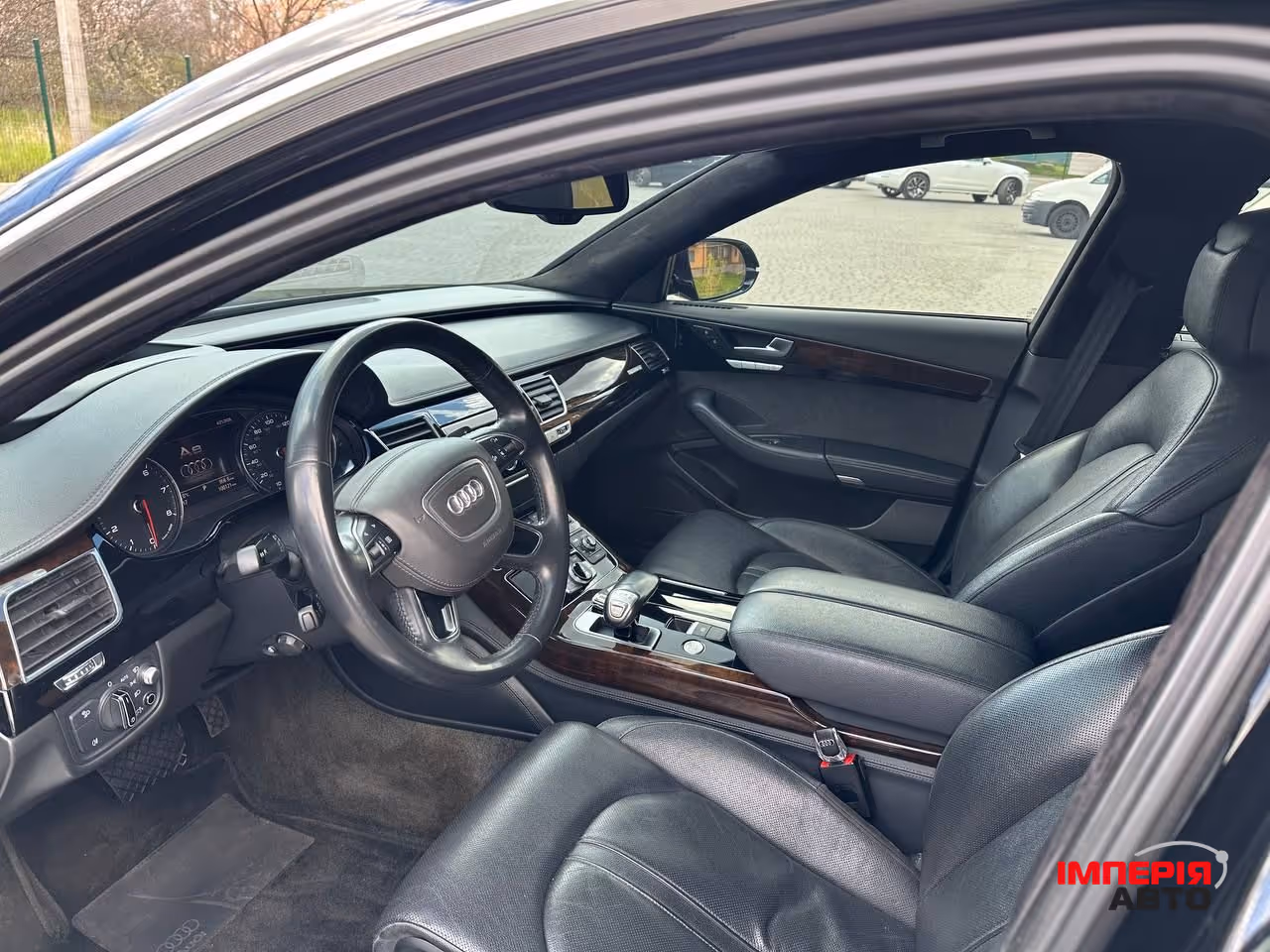 Audi A8 - фото 12