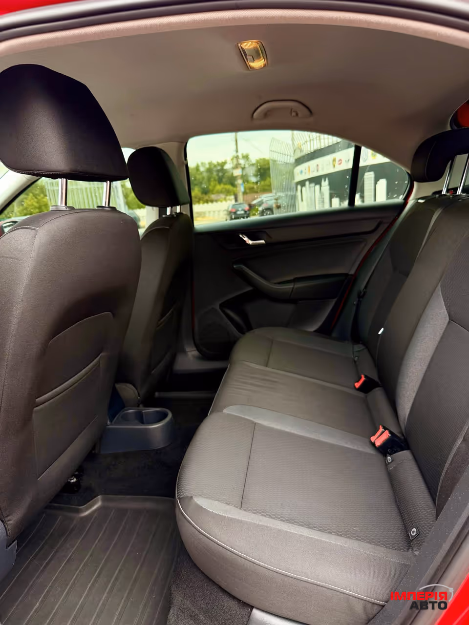 Skoda Rapid - фото 9