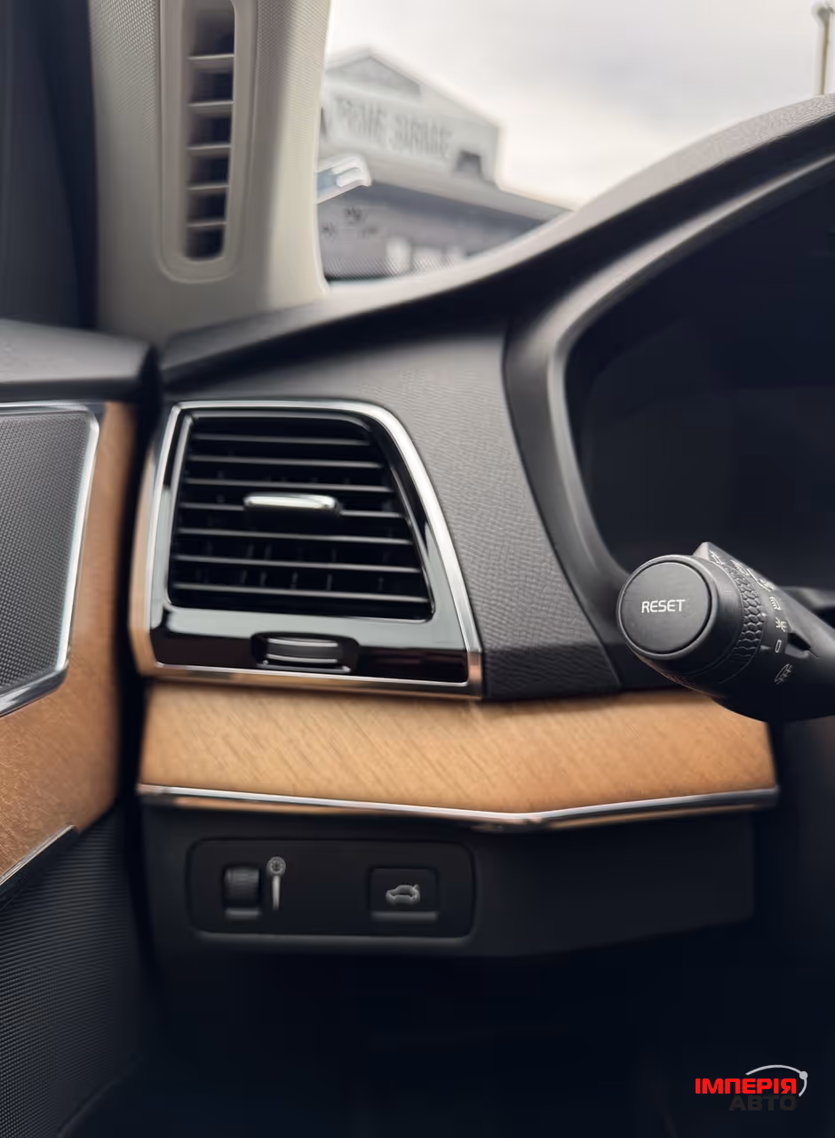 Volvo XC90 - фото 35