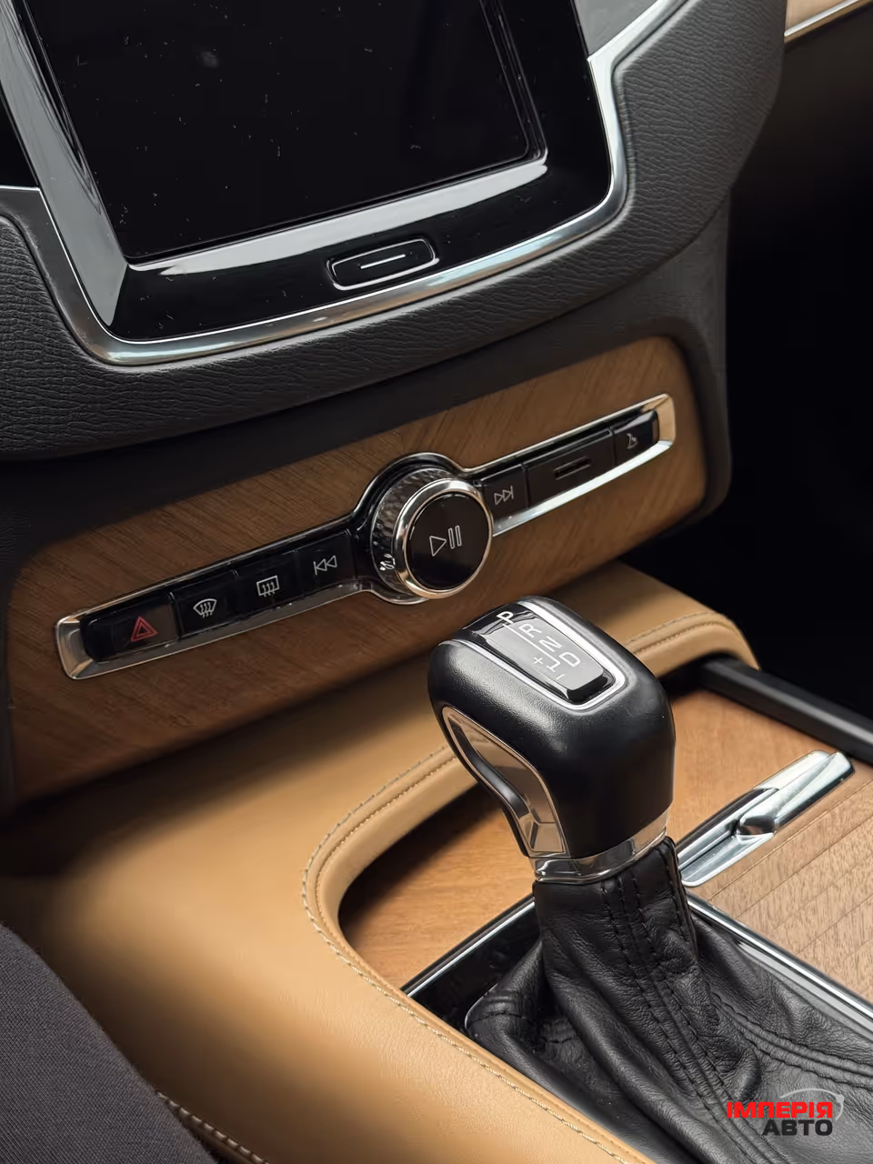 Volvo XC90 - фото 32