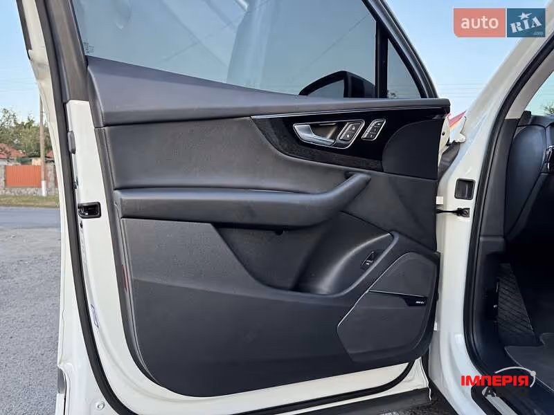 Audi Q7 - фото 8