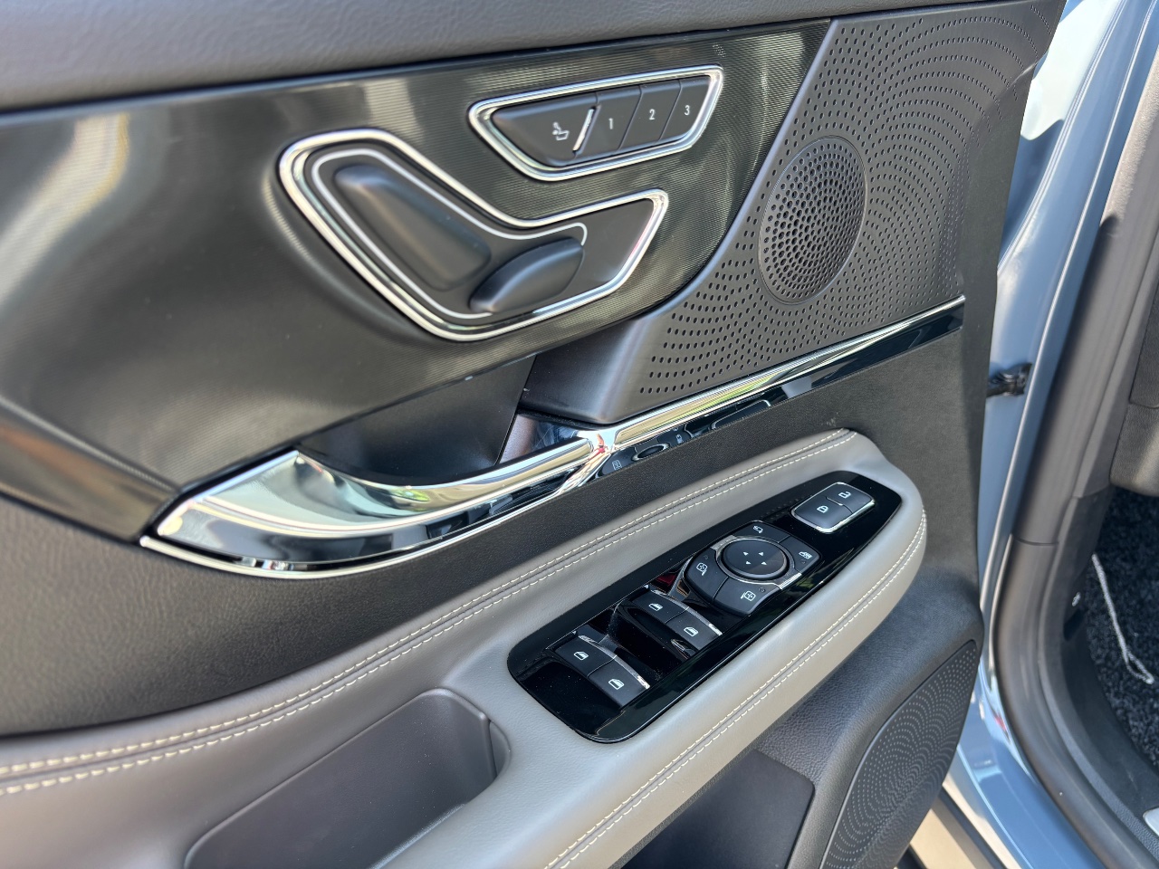 Lincoln Corsair - фото 16