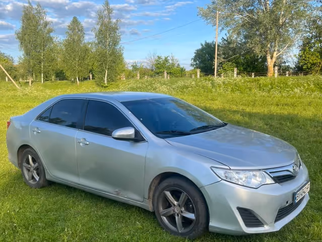 Toyota Camry - фото 2
