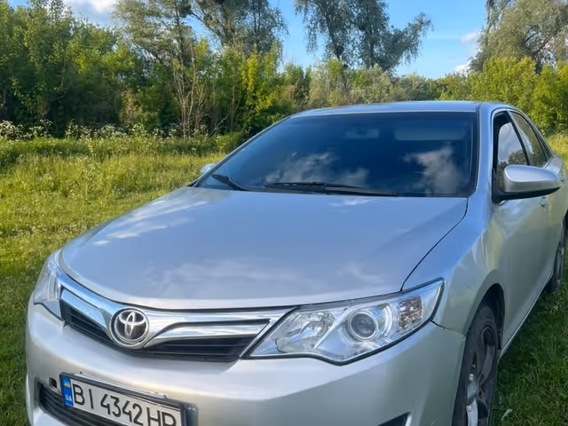 Toyota Camry - фото 1