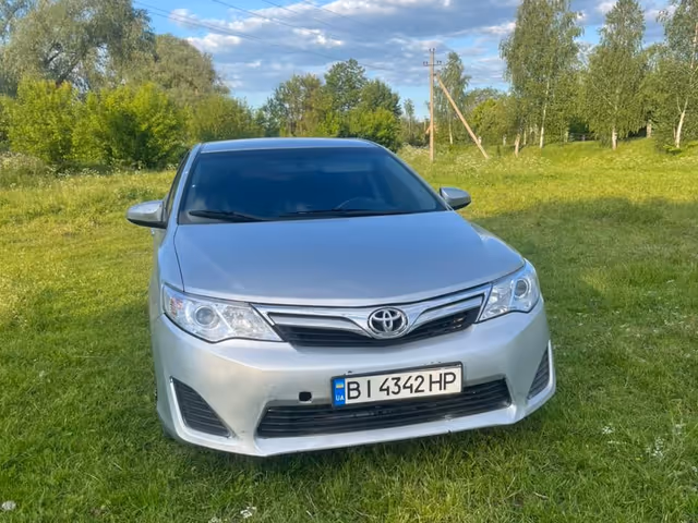 Toyota Camry - фото 3