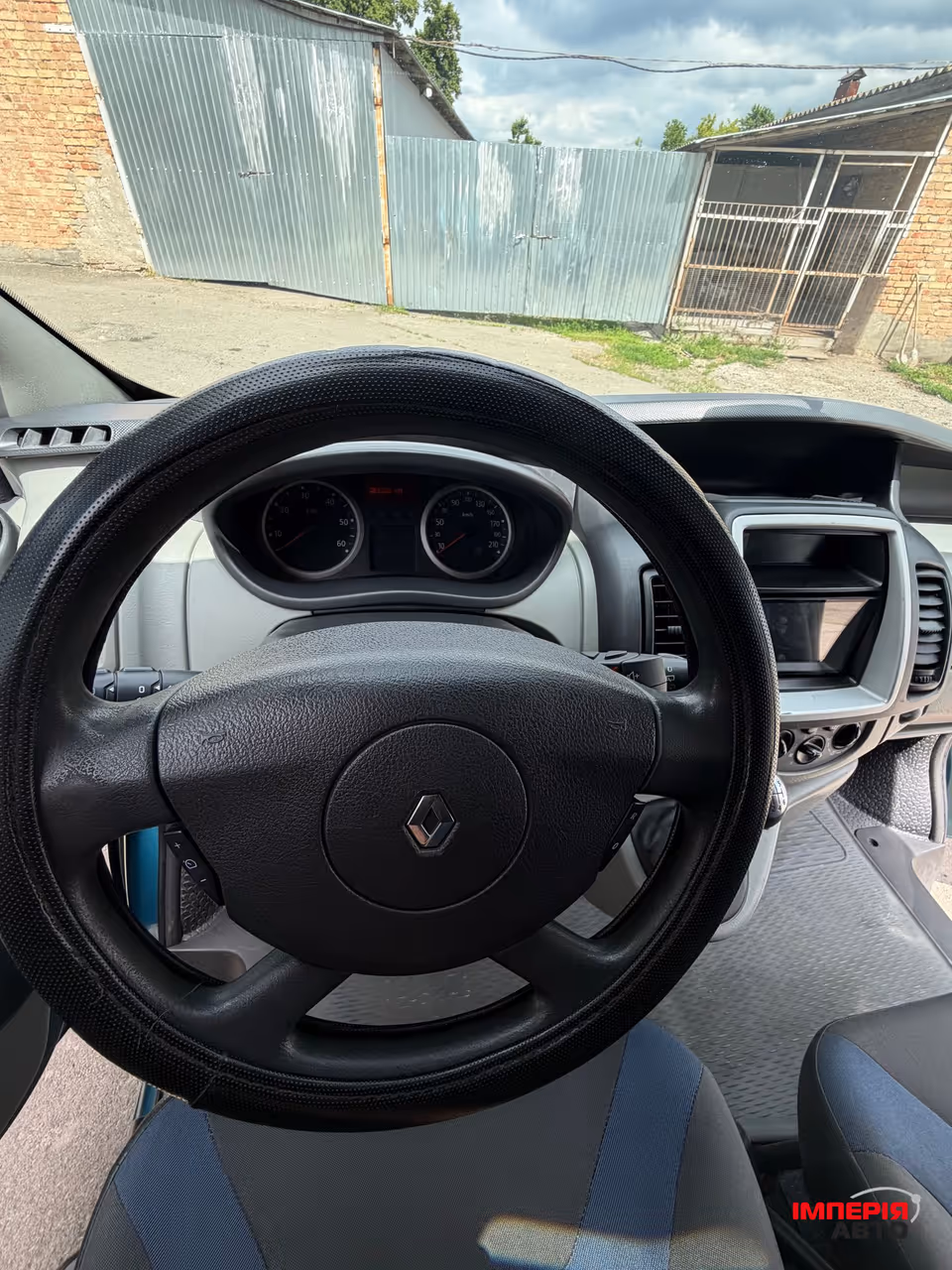 Renault Trafic - фото 15