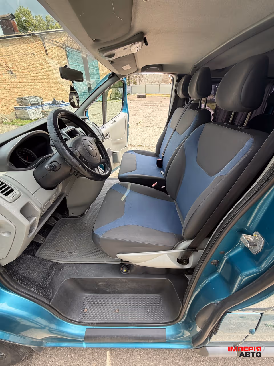 Renault Trafic - фото 16