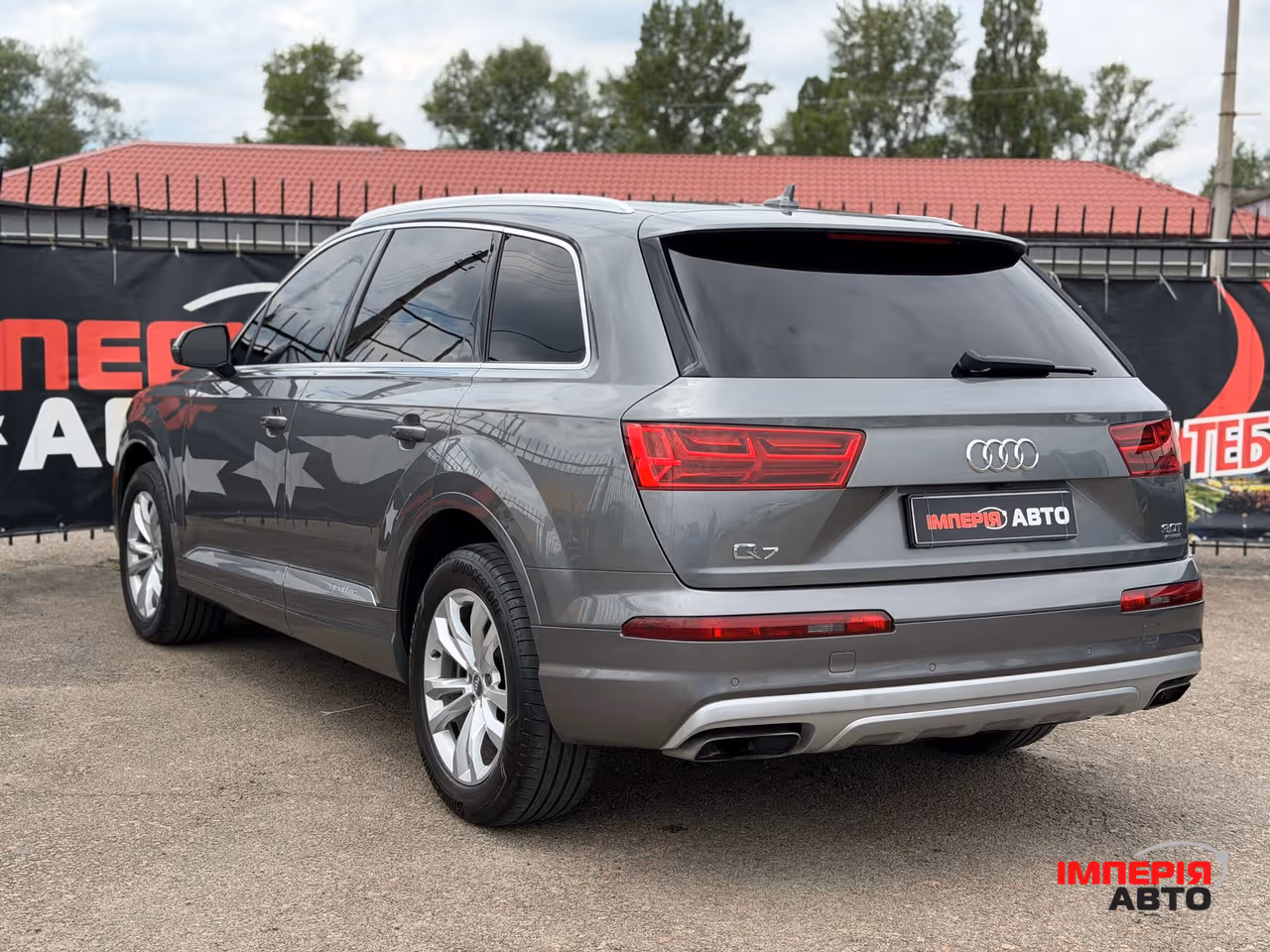 Audi Q7 - фото 8