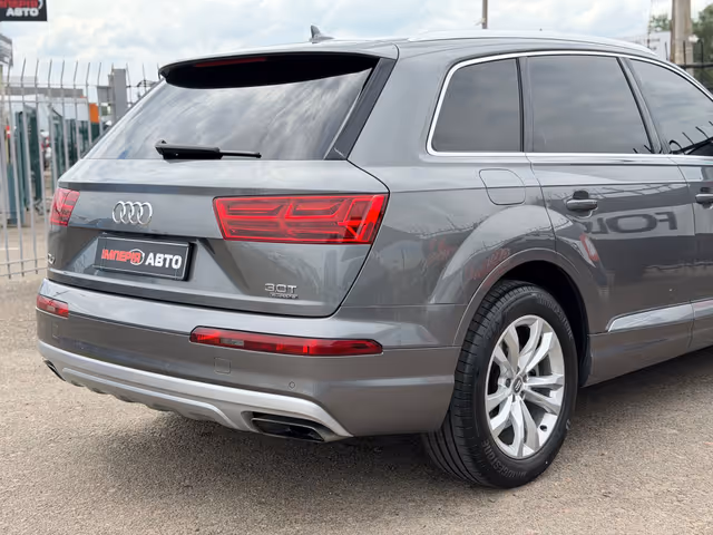 Audi Q7 - фото 5