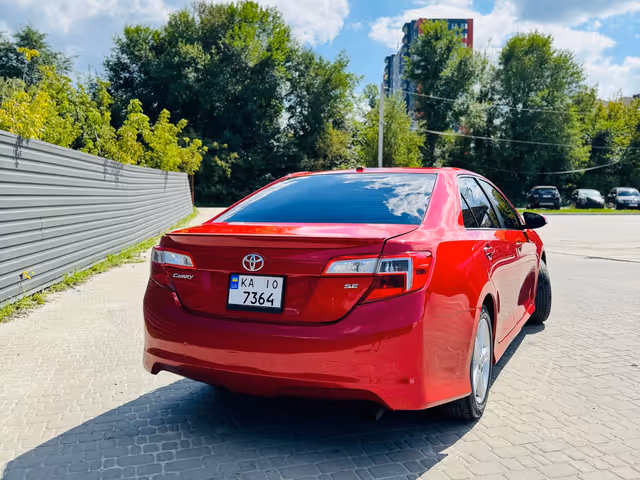 Toyota Camry - фото 4