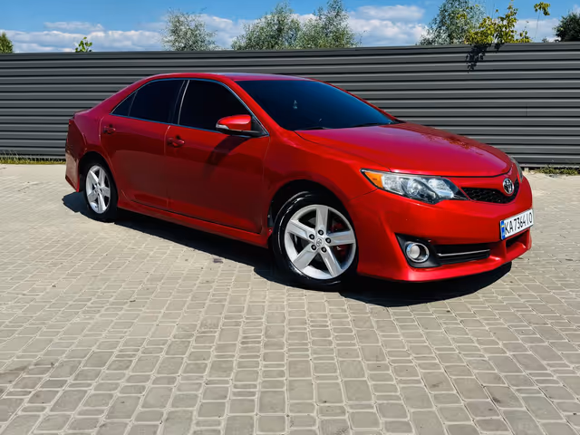 Toyota Camry - фото 2