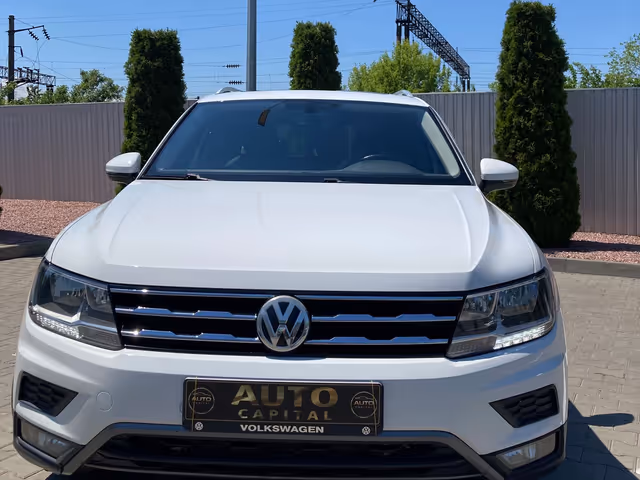Volkswagen Tiguan - фото 4