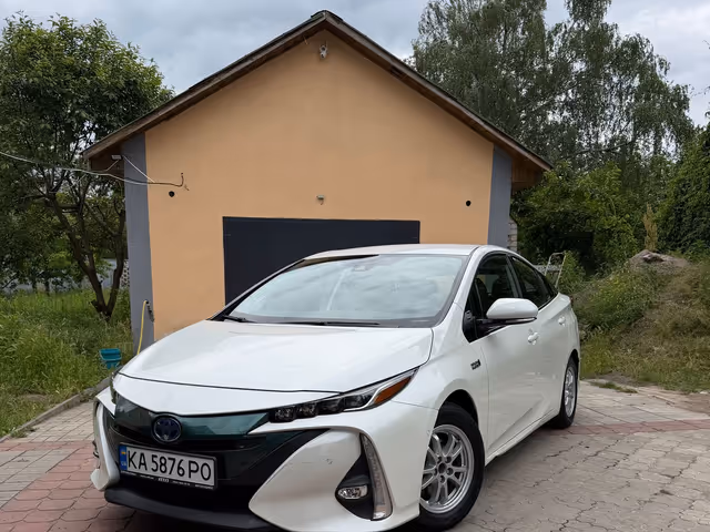 Toyota Prius - фото 1