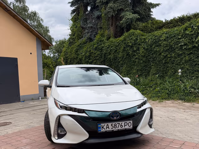 Toyota Prius - фото 2