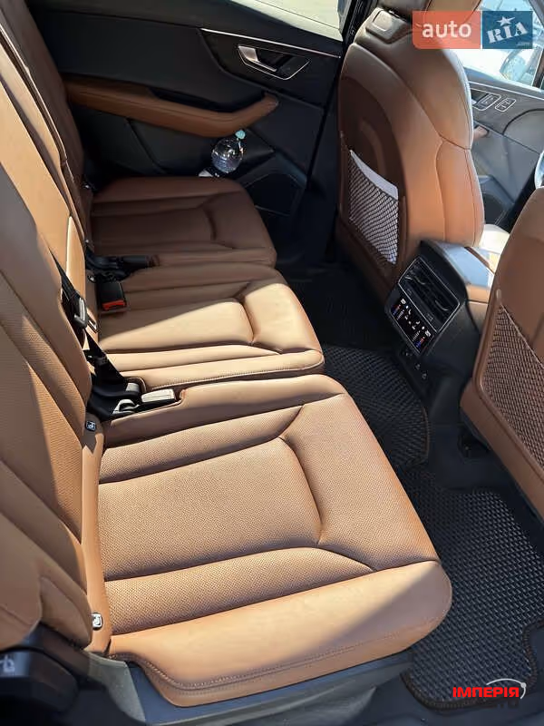 Audi Q7 - фото 11
