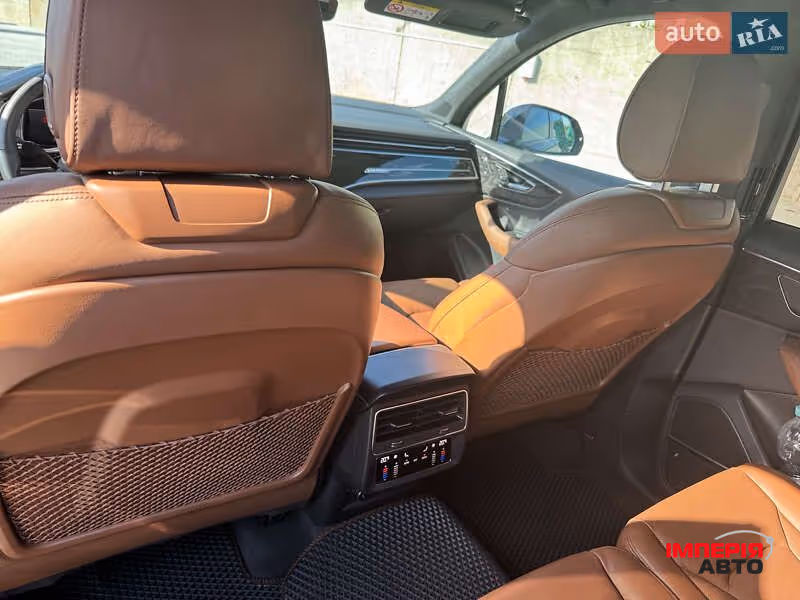 Audi Q7 - фото 14