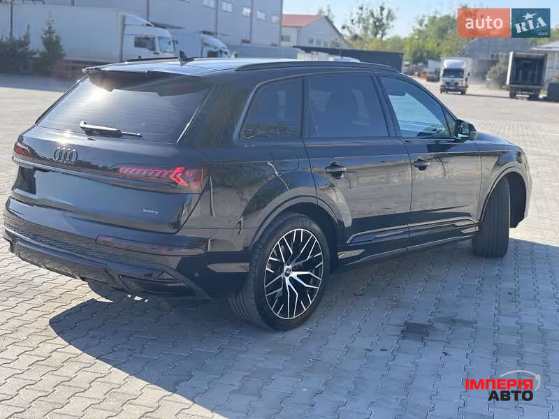 Audi Q7 - фото 4