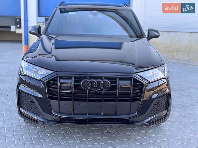 Audi Q7 - фото 1