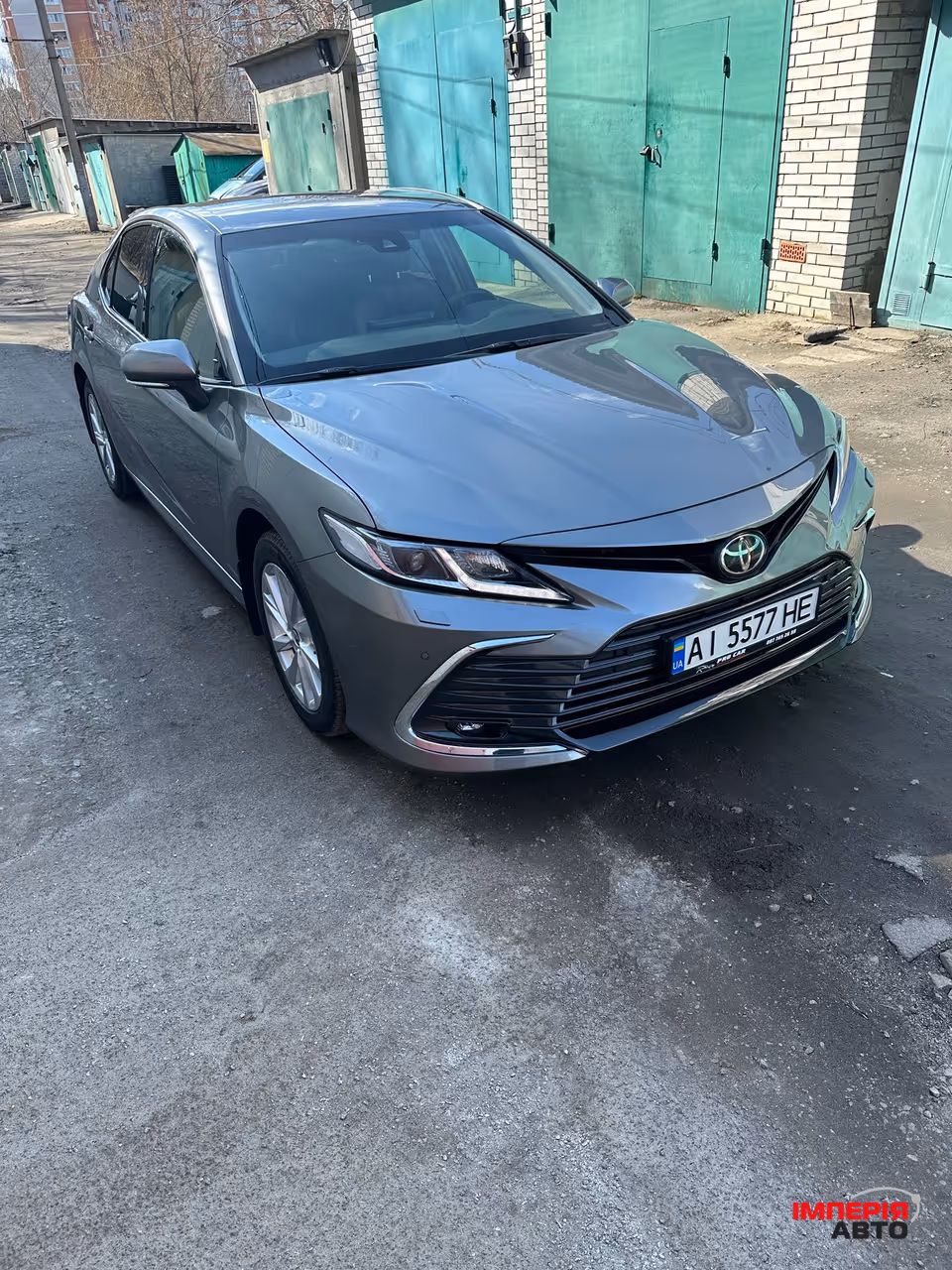 Toyota Camry - фото 1