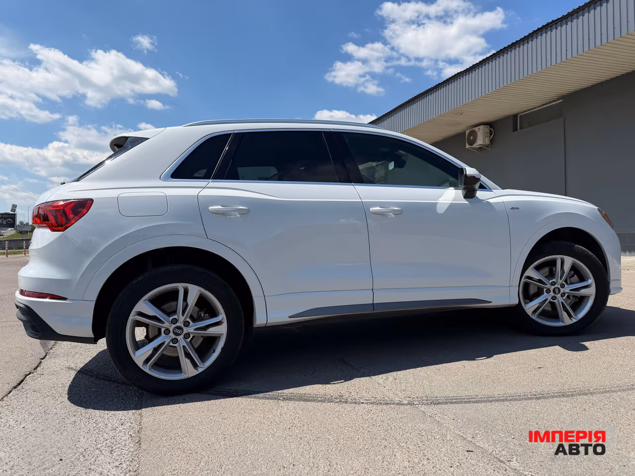 Audi Q3 - фото 10
