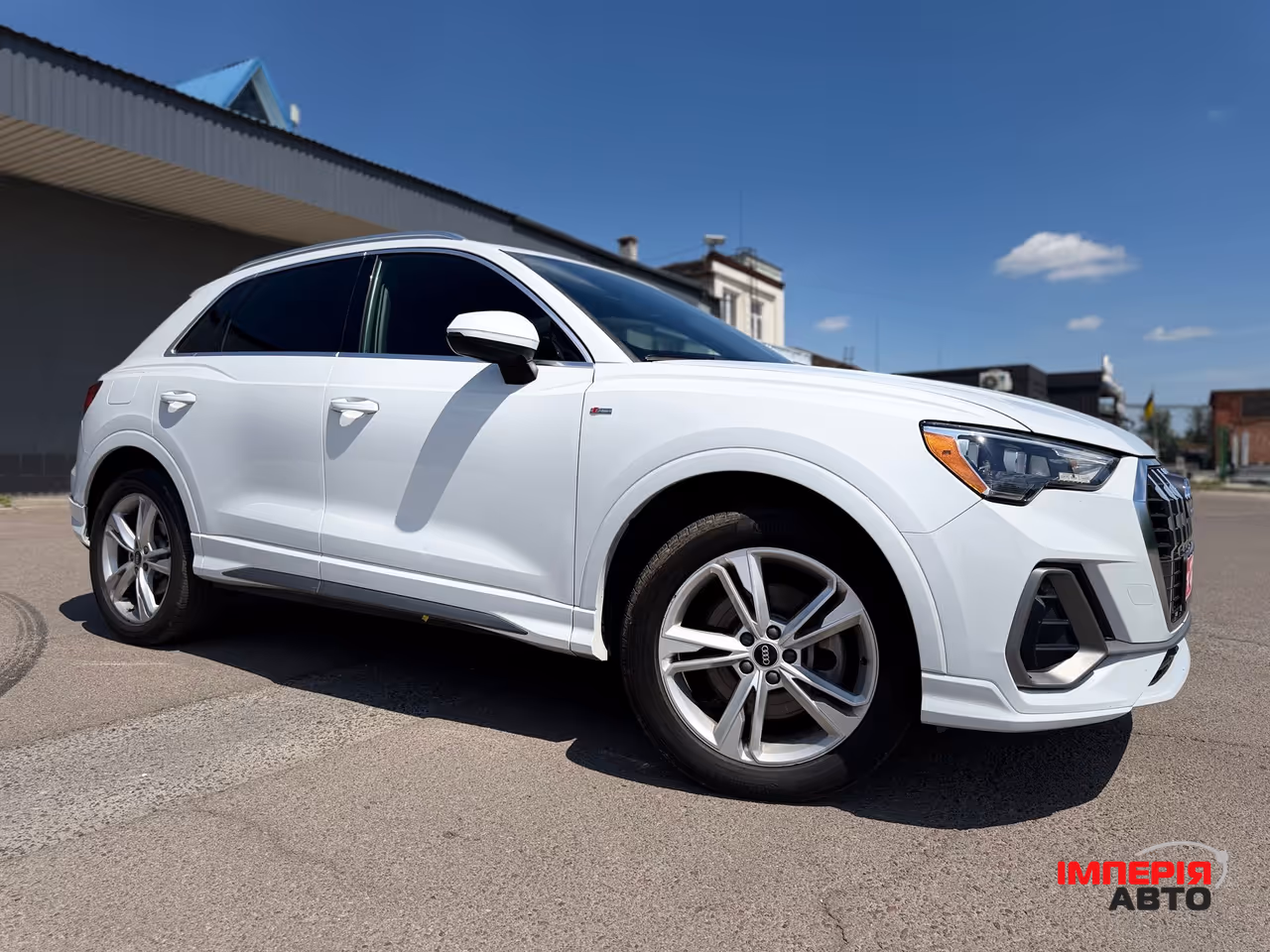 Audi Q3 - фото 8
