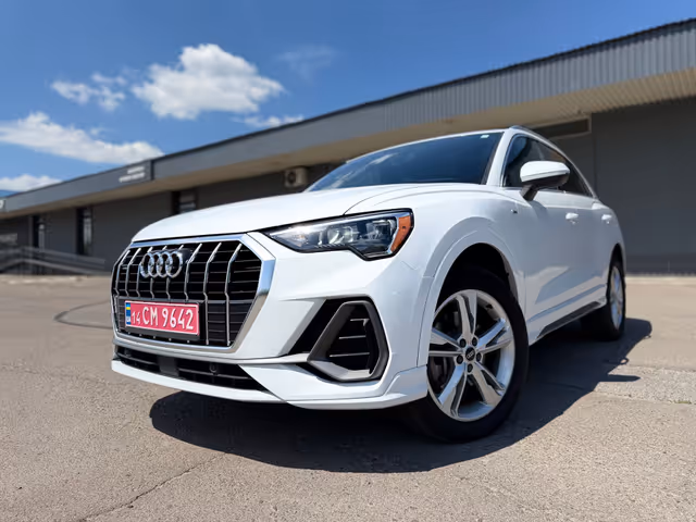 Audi Q3 - фото 1