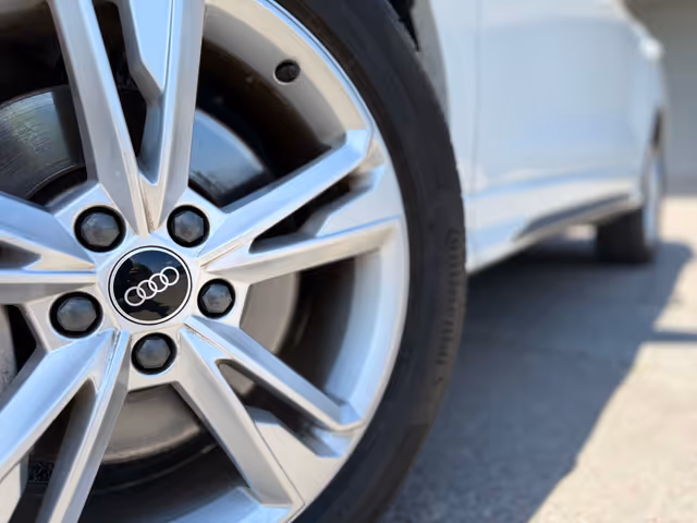 Audi Q3 - фото 4