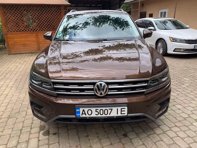 Volkswagen Tiguan - фото 1