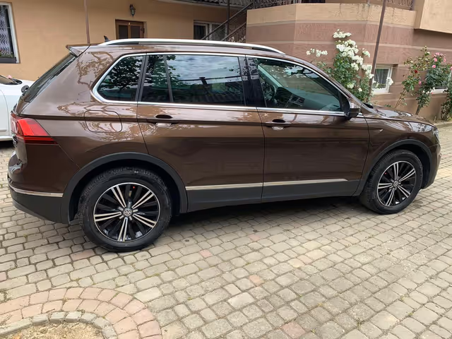 Volkswagen Tiguan - фото 5