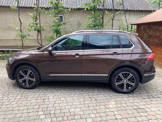 Volkswagen Tiguan - фото 4