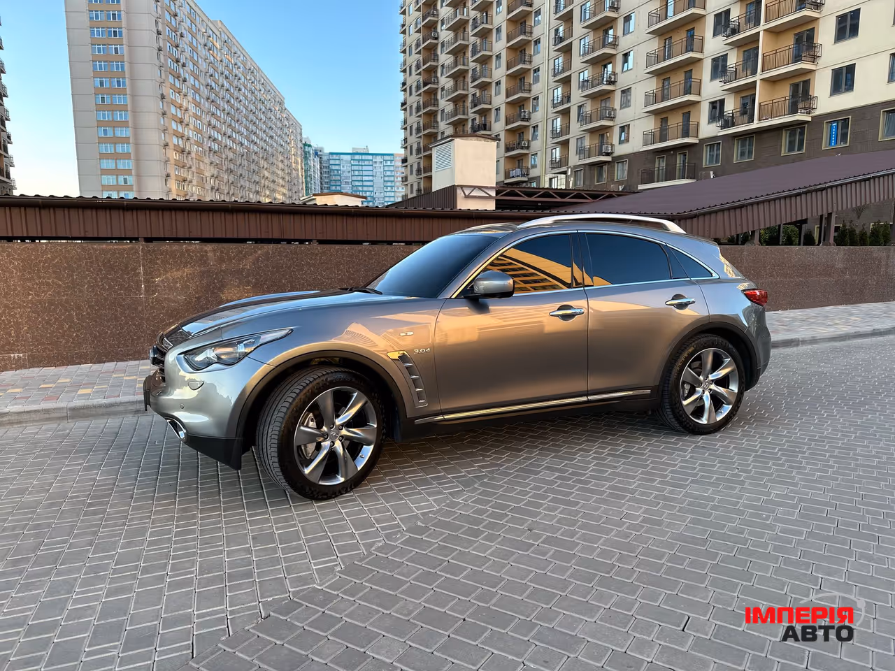 Infiniti QX70 - фото 3