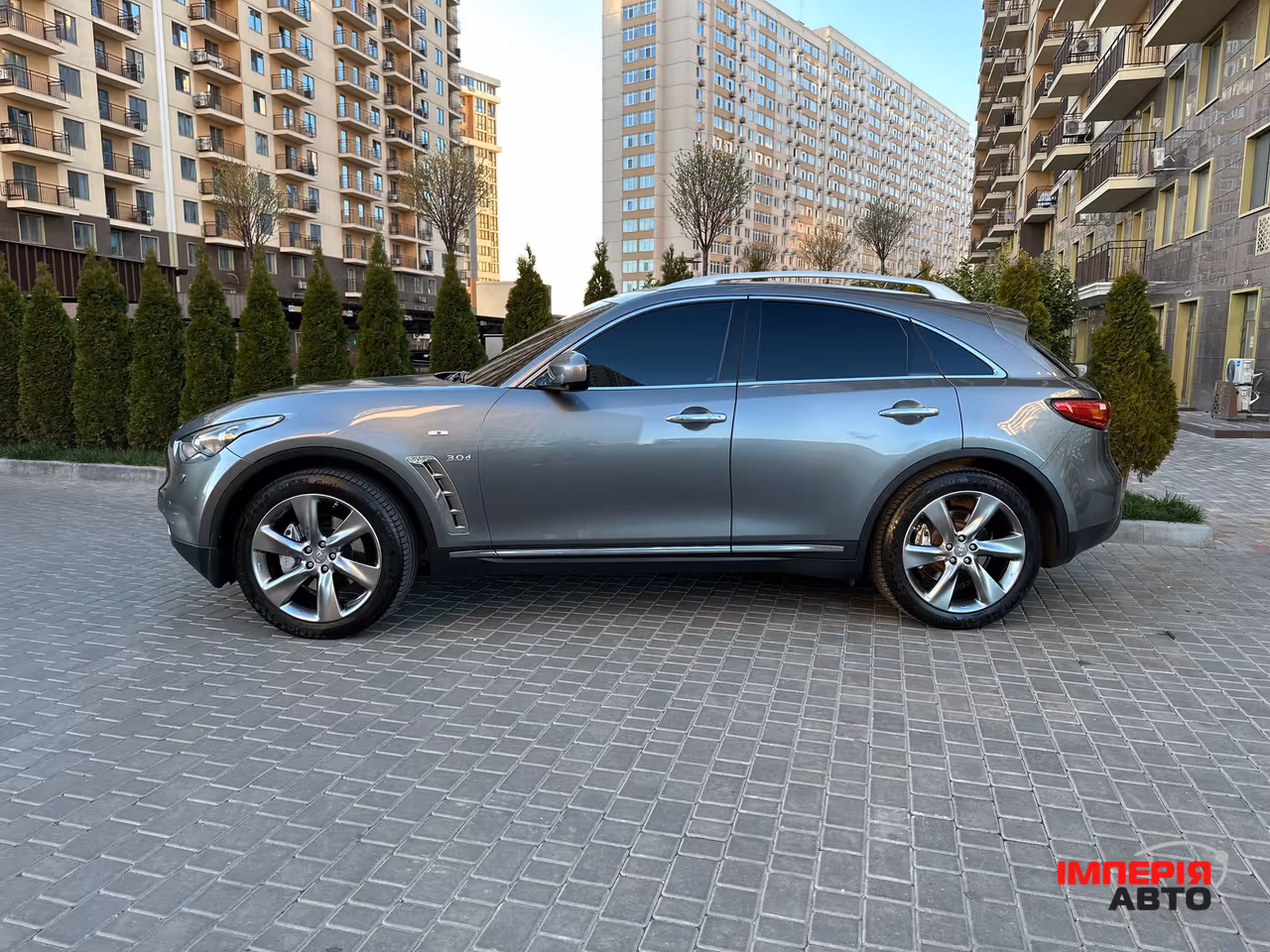 Infiniti QX70 - фото 4