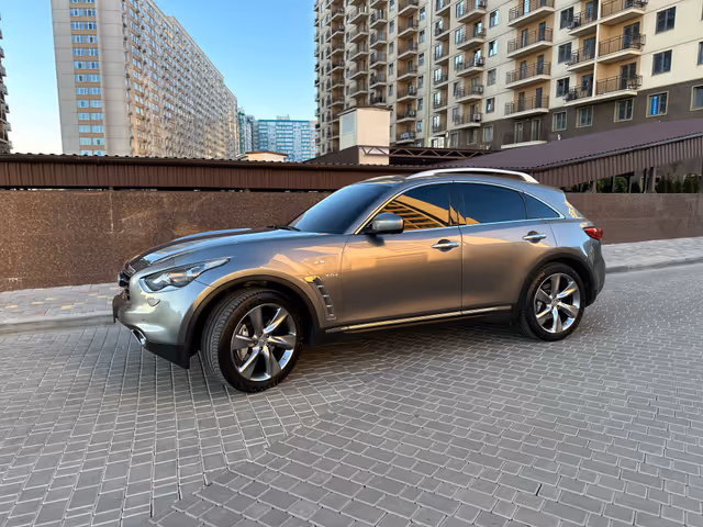 Infiniti QX70 - фото 3