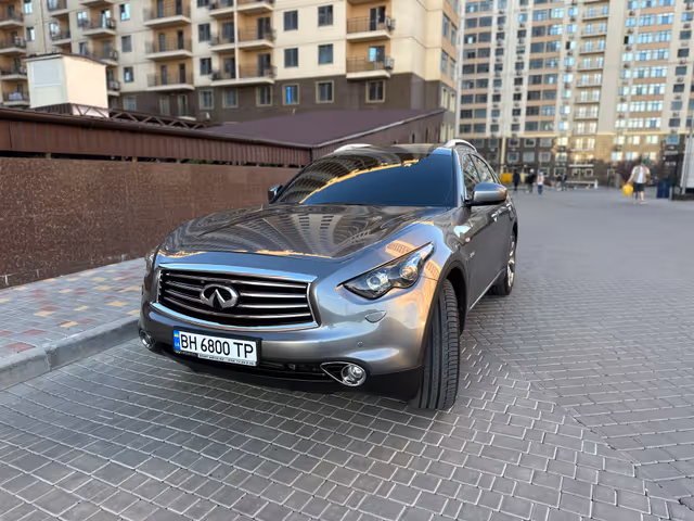 Infiniti QX70 - фото 1