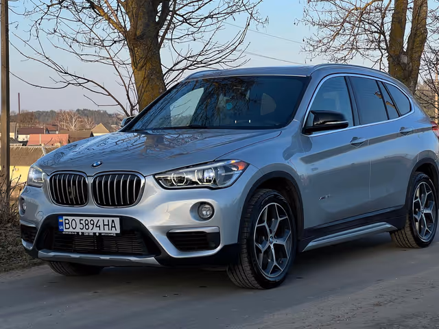 BMW X1 - фото 1