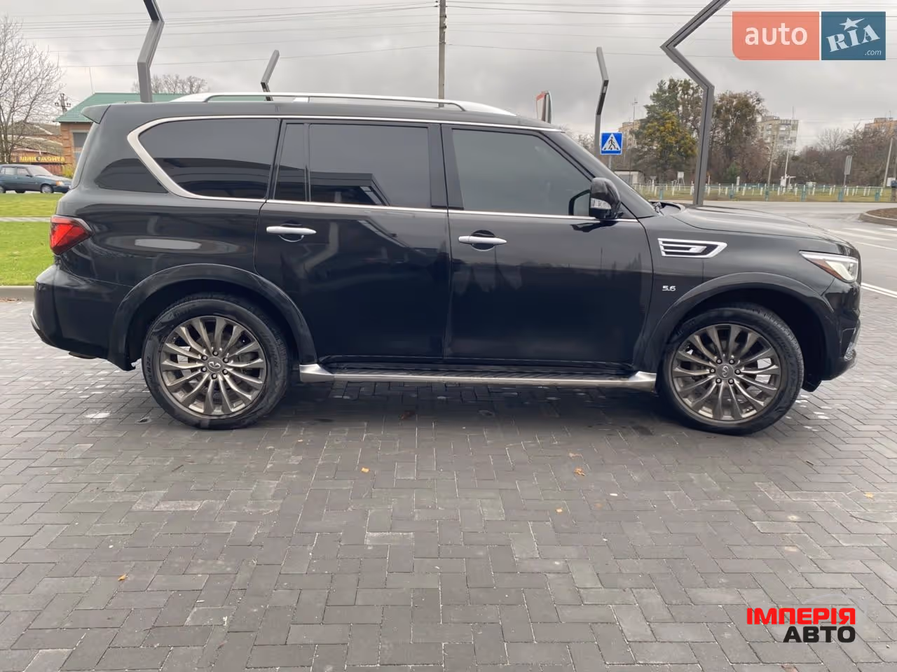 Infiniti QX80 - фото 5