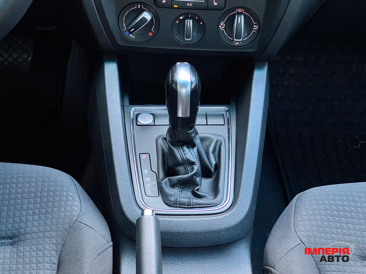 Volkswagen Jetta - фото 10
