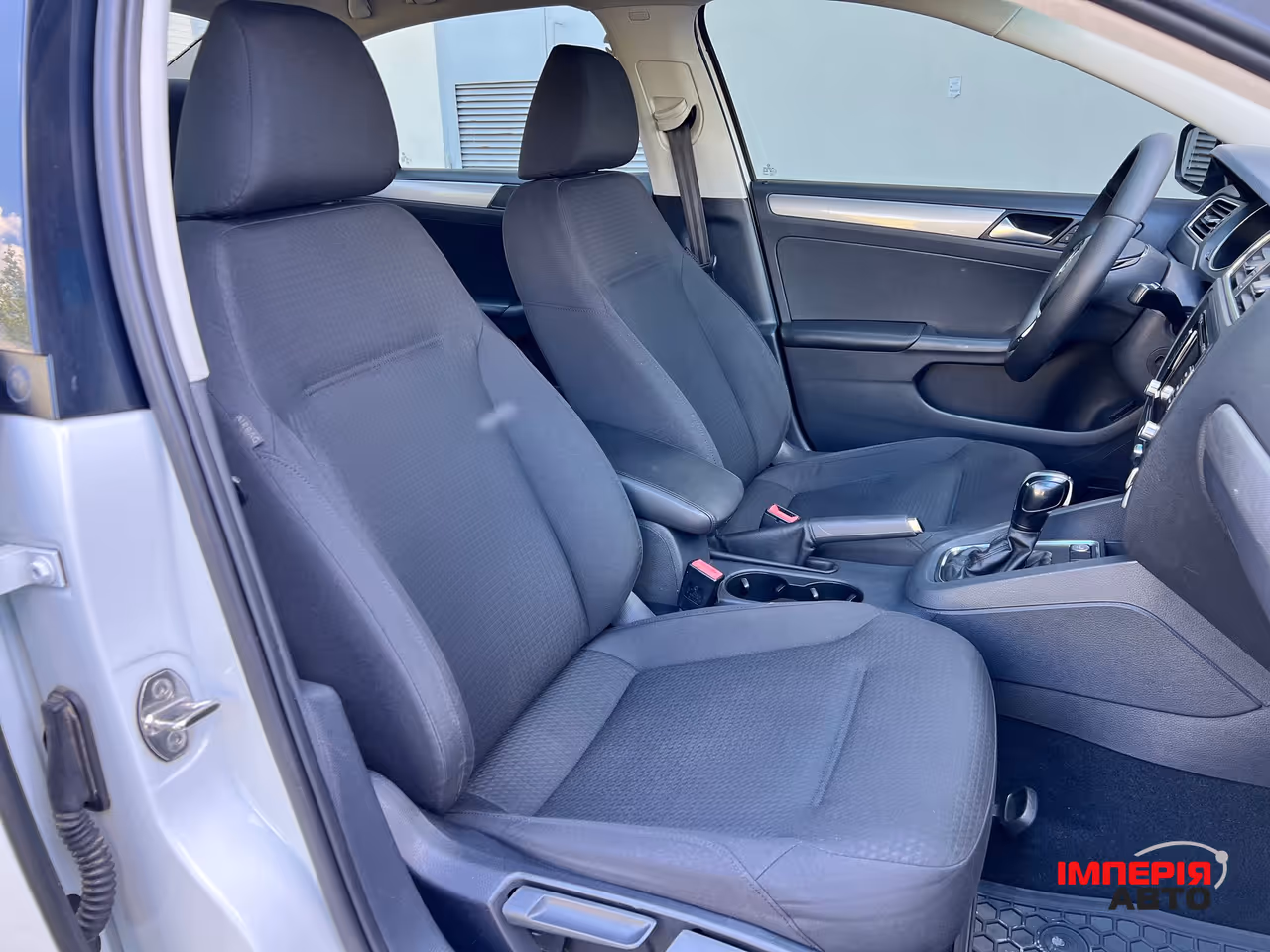 Volkswagen Jetta - фото 14