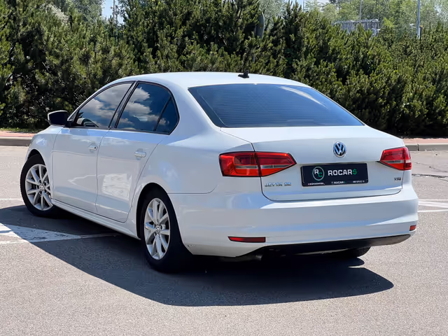 Volkswagen Jetta - фото 4