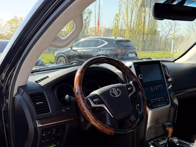 Toyota Land Cruiser - фото 5
