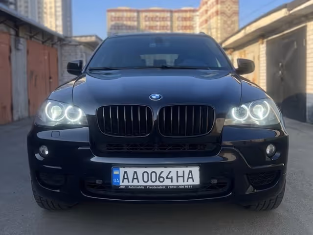 BMW X5 - фото 1
