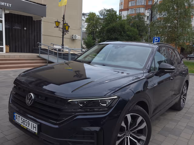 Volkswagen Touareg - фото 1