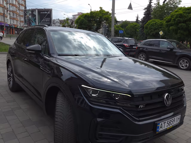 Volkswagen Touareg - фото 2