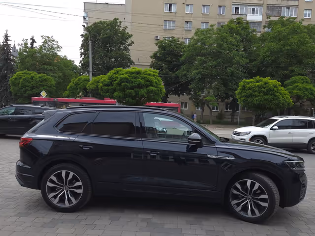 Volkswagen Touareg - фото 5