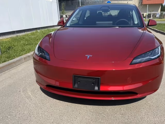 Tesla Model 3 - фото 2