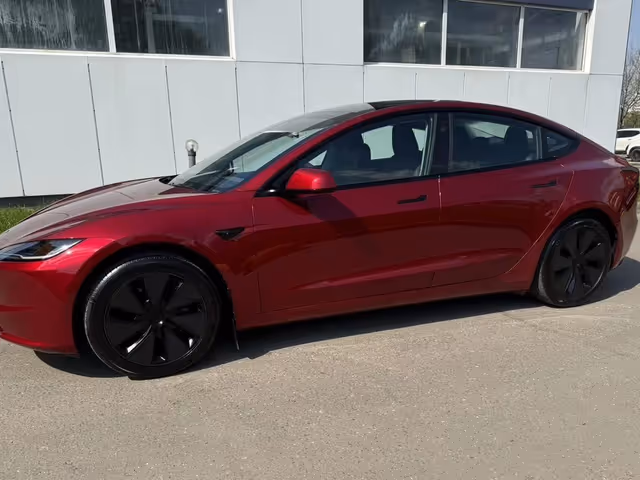 Tesla Model 3 - фото 3