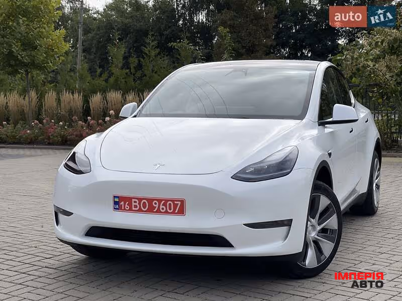 Tesla Model Y - фото 10