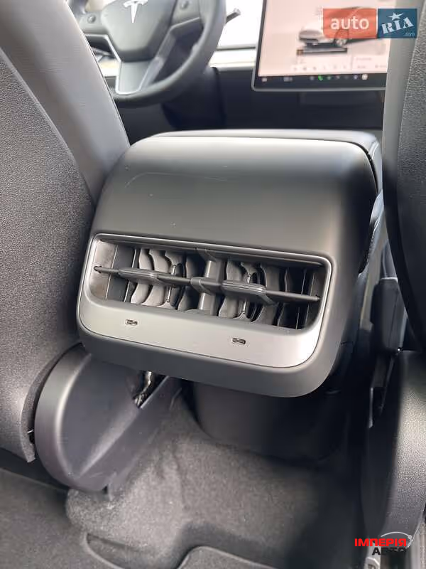 Tesla Model Y - фото 36